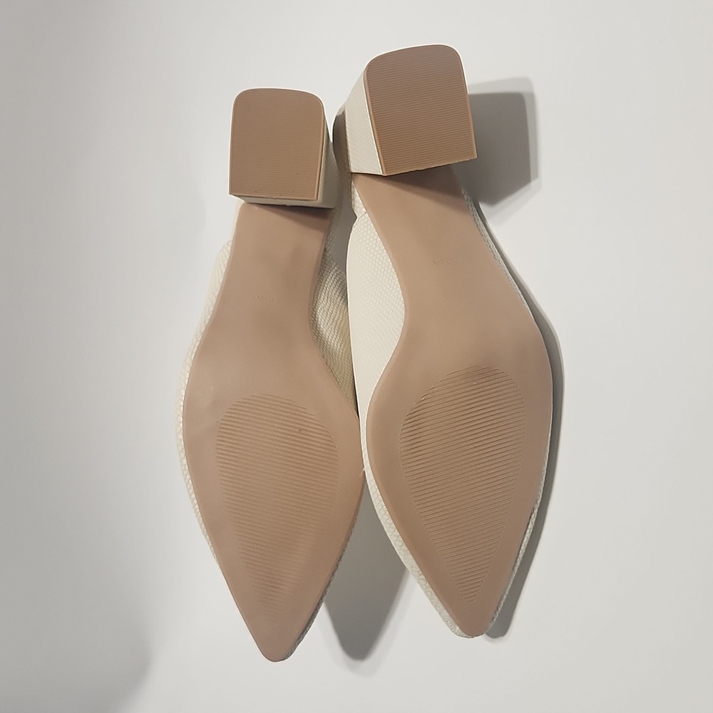 Coconuts by Matisse Women's Cream Textured Mules - Picture 5 of 8